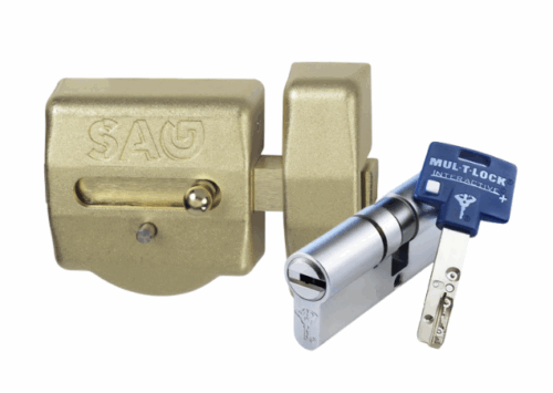 Cerrojo SAG EP70 en color latón junto a cilindro Mul-T-Lock Interactive+ y llave original